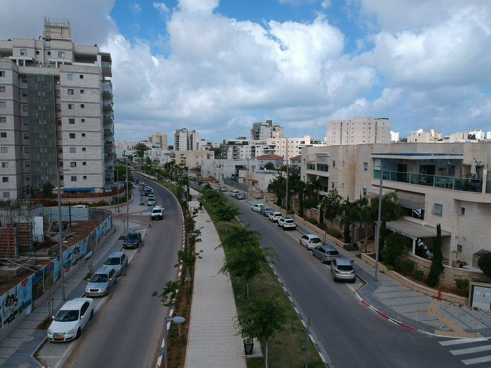 פיתוח רחוב ושדרה ירוקה בשכונת אגמים, אשקלון