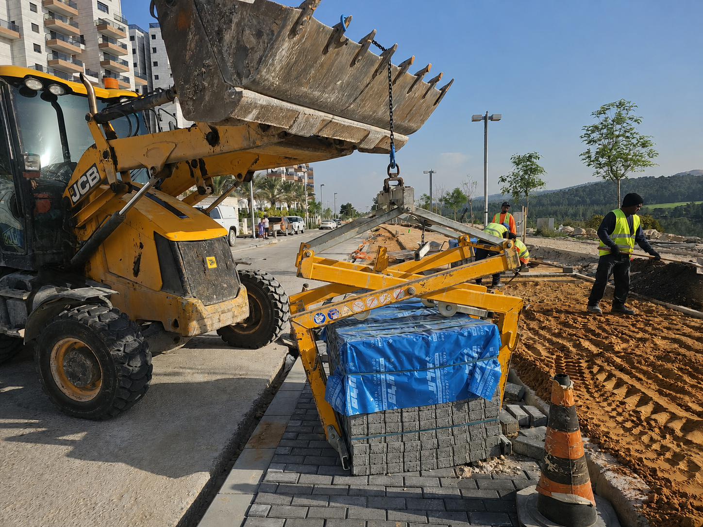 עבודות ריצוף ותשתית באמצעות ציוד מכני בפרויקט בבית שמש