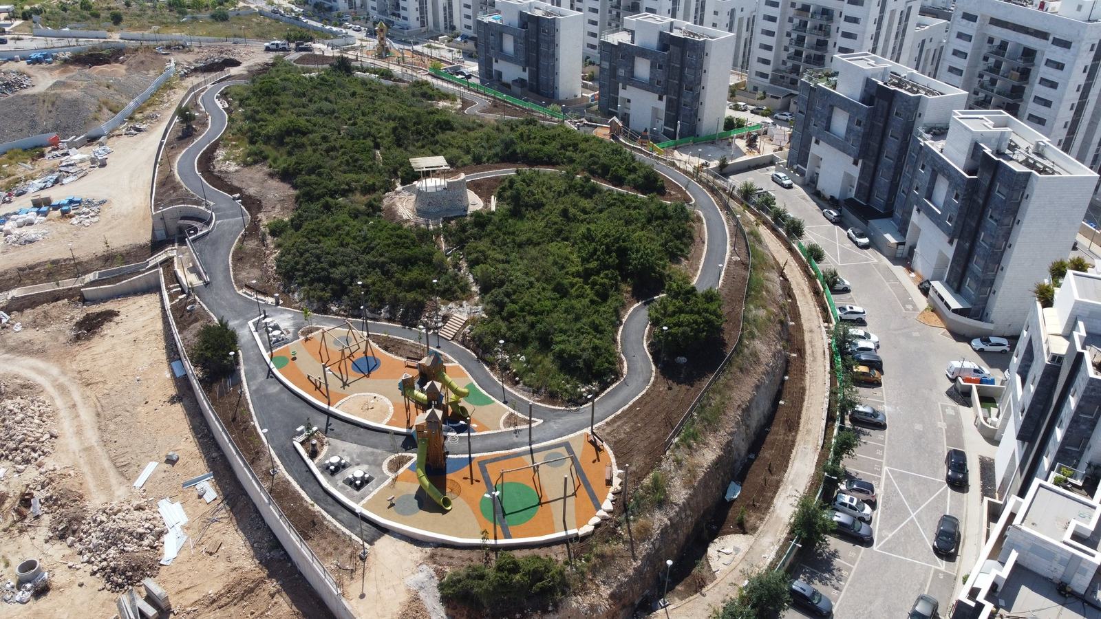 מבט אווירי על הפיתוח הסביבתי ושבילי הפארק בחריש