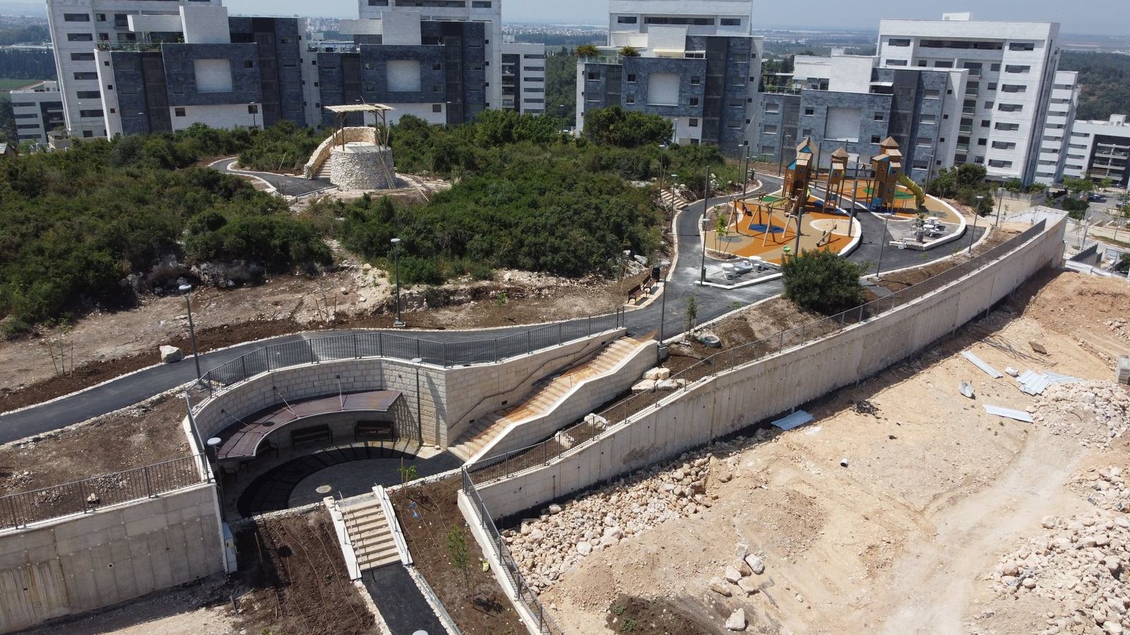 פיתוח נופי, מדרגות ומתקני משחק בפרויקט שצ״פים 901 ו־902 בחריש