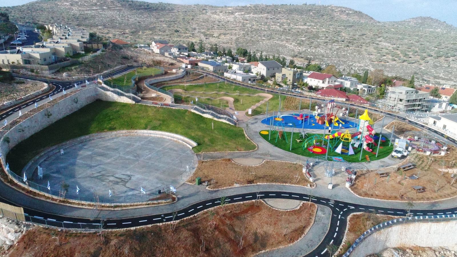 פארק, מתקני משחק ושבילים בפרויקט קדומים